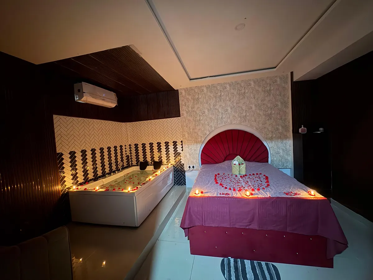 Private candlelit couple suite at Ziaaraa Spa